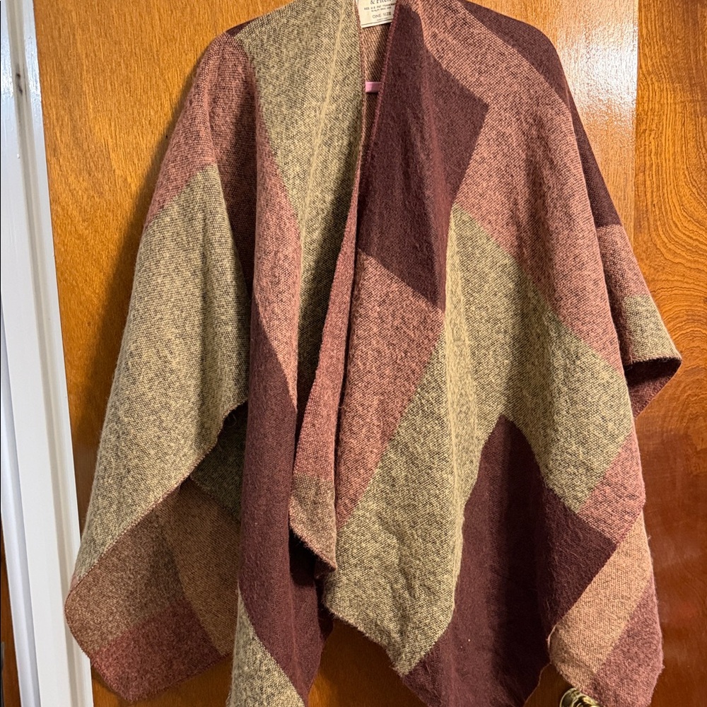 Abercrombie & Fitch Geometric Colorblock Wrap Cape in Mauve & Taupe